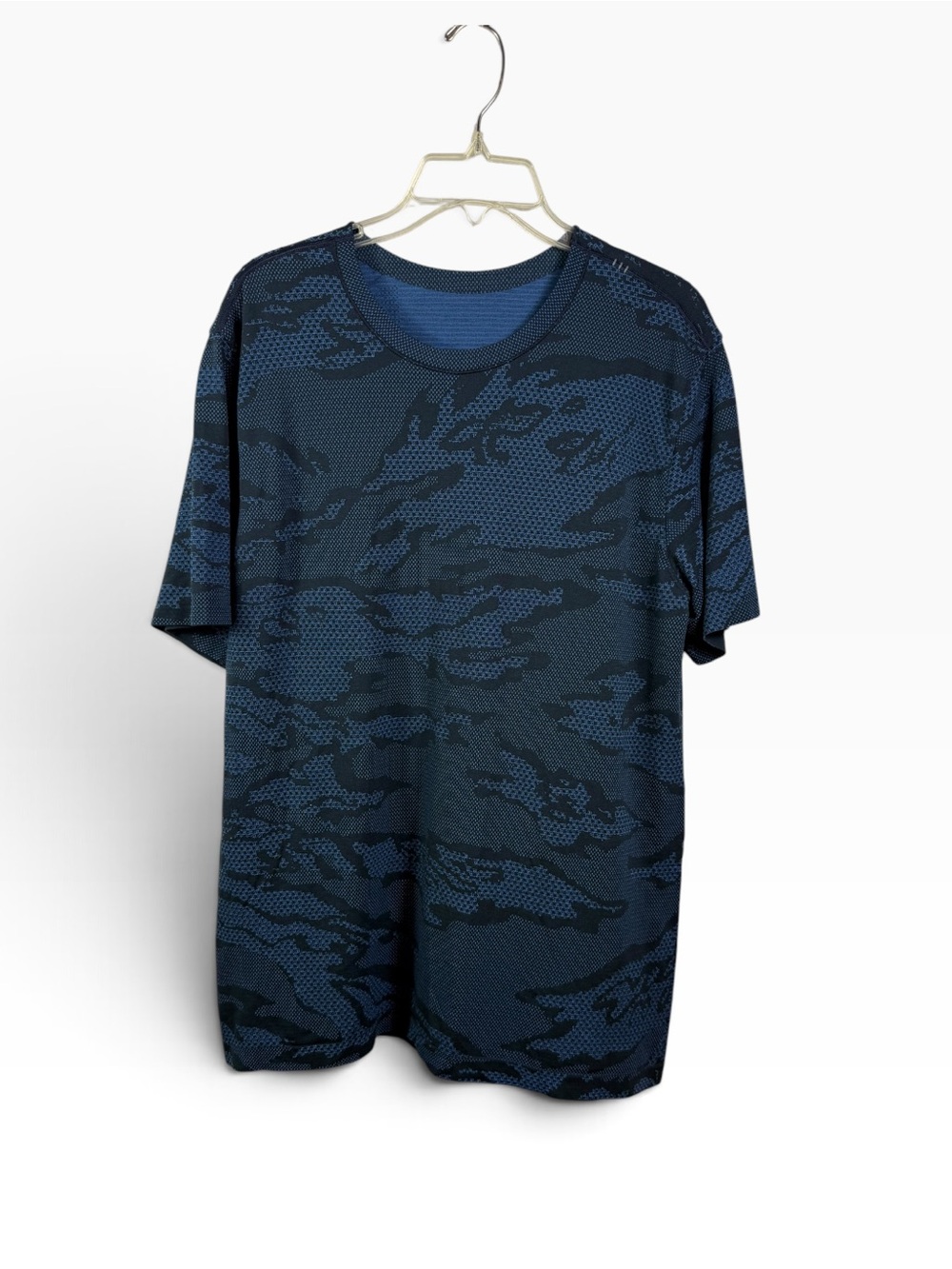lululemon athletica Men's Navy and Black Camouflage Crew Tee